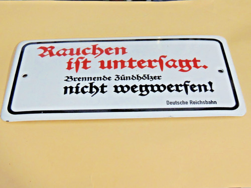 Rauchen ist untersagt - ,