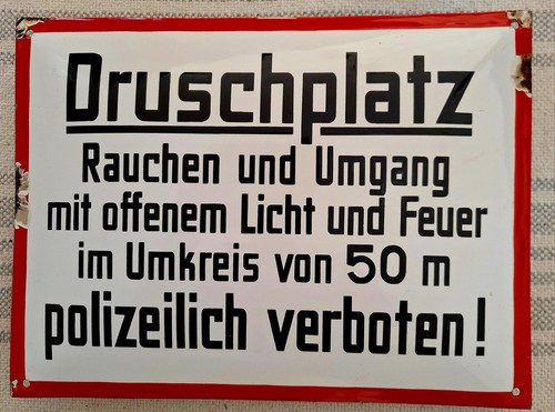 Warnschild druschplatz - druschplatz,