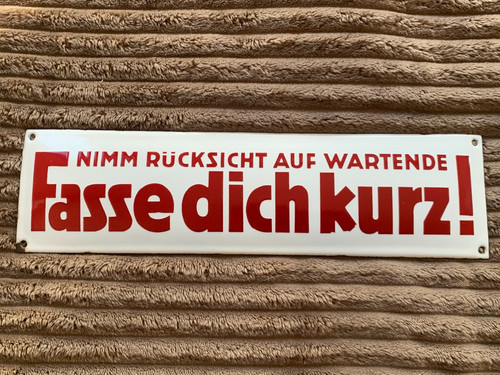 Emaileschild fasse dich kurz - "fasse, kurz"
